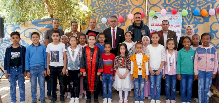 أبوعايد يشارك طلاب نجع سباق فرحة التخرج في أجواء من البهجة بأبوتشت
