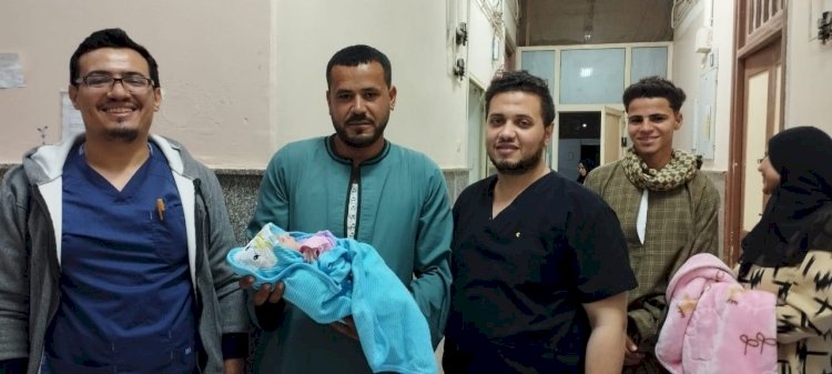 خروج طفل"حالة حرجة"من حضانات مستشفى الفشن المركزي وسط فرحة الفريق الطبي