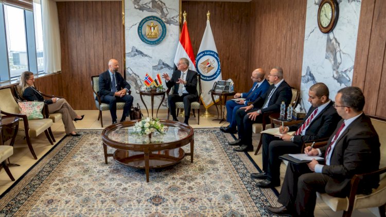 وزير البترول يبحث مع السفير النرويجي  التعاون في مجالات الطاقة الخضراء