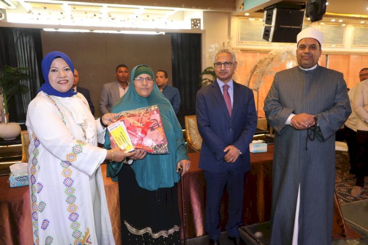 محافظ بني سويف يلتقى حجاج الجمعيات الأهلية قبل سفرهم لأداء مناسك الحج
