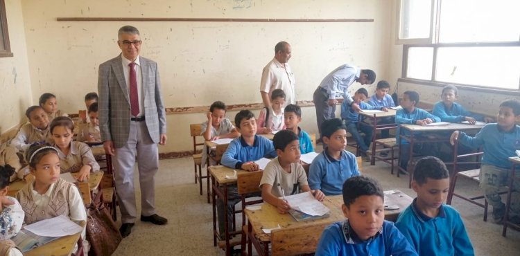 في يومها الثاني.. وكيل تعليم أبوتشت يتابع انتظام امتحانات صفوف النقل