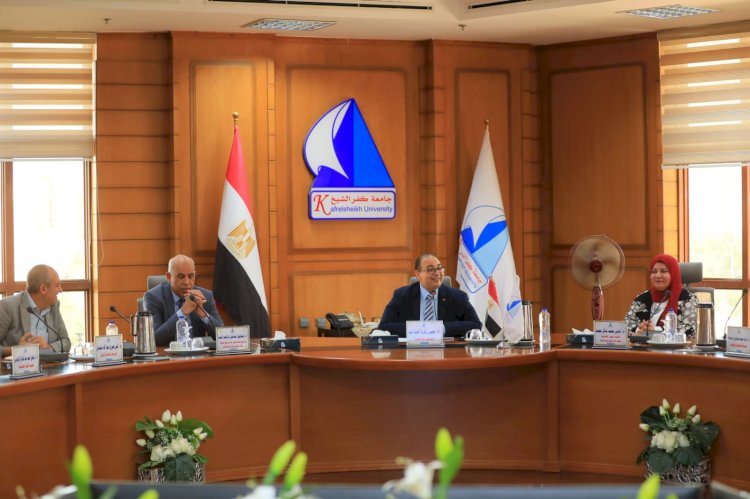 رئيس جامعة كفر الشيخ يترأس اجتماع البرامج المميزة لشهر مايو 2026