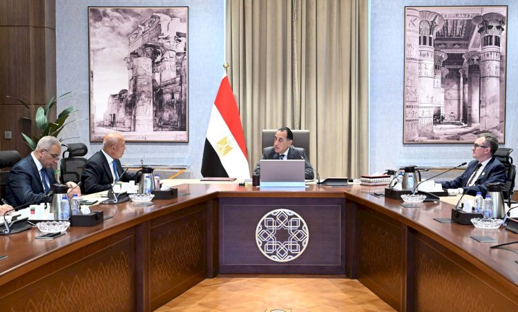 رئيس الوزراء يتابع الموقف التنفيذي لعدد من مشروعات قطاع الطرق