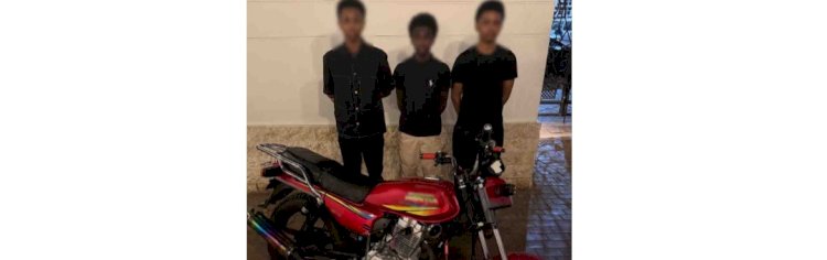 نكشف فيديو قيام 3 أجانب يستقلون دراجة نارية السير برعونة بالجيزة