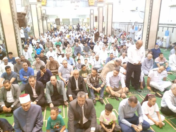 في أول ايام عيد الاضحى : رئيس جامعة أسوان يزور المرضى  بالمستشفيات الجامعية