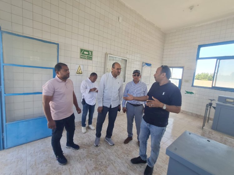 سكرتير عام محافظة قنا يتفقد محطة مياه الصالحية الكبرى