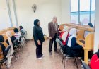 رئيس جامعة أسوان يتابع امتحانات كلية علوم الرياضة