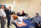 رئيس جامعة بني سويف يتفقد المرضى الفلسطينيين بالمستشفى الجامعي