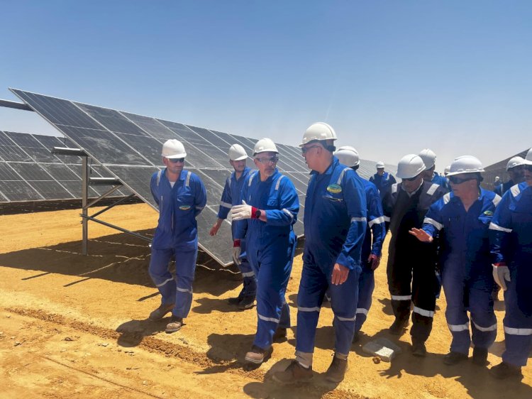 رئيس "الهيئة المصرية العامة للبترول" يتفقد حقول "شمال البحرية" بالصحراء الغربية