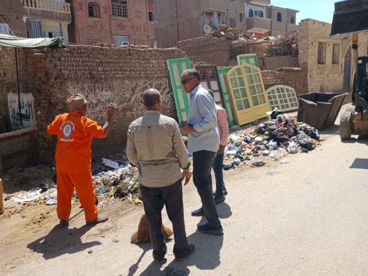 بتوجيهات محافظ قنا.. رفع 97 طنًا من مخلفات البناء في حملة مكبرة بقوص 