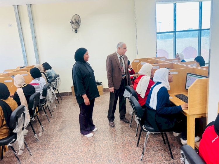 رئيس جامعة أسوان يتابع امتحانات كلية علوم الرياضة