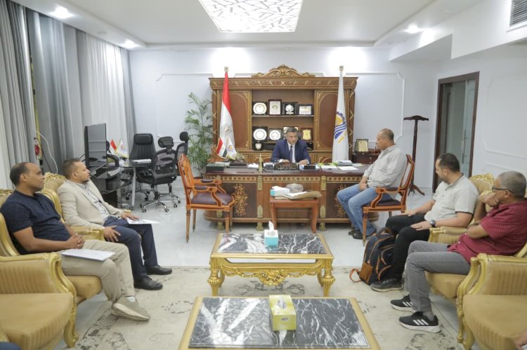 محافظ قنا يتابع إصلاح انهيار جسر طراد النيل بنجع حمادي