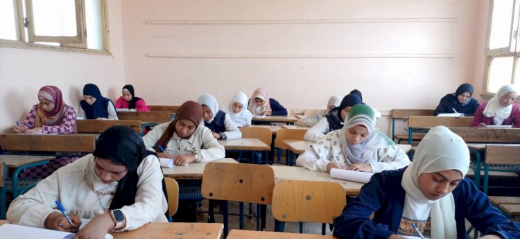 إجراءات صارمة لمواجهة حيازة الهواتف بلجان امتحانات الشهادة الإعدادية بأبوتشت