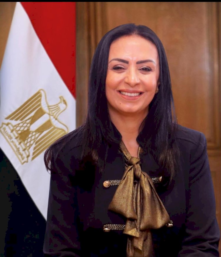 وزيرة التضامن تتابع حادث تصادم  قطار خط السويس - الإسماعيلية  بسيارة ملاكي