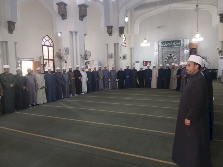 الأوقاف تُسيّر قافلة دعوية  إلى عدة مساجد  لنشر الوعي بأهمية الاستقرار الأسري بالقاهرة