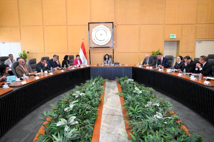 وزيرة التضامن ترأس اجتماع  لجنة مبادرة " حياة" "للتصدى لقضية الطفل في وضعية الشارع