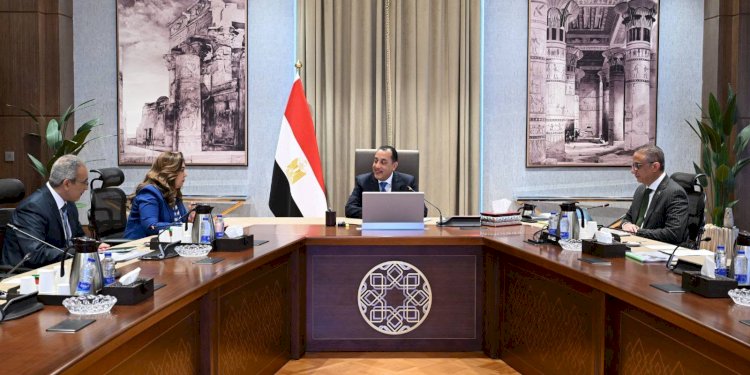 رئيس الوزراء يتابع الموقف التنفيذي للمشروعات التنموية والخدمية في محافظة الجيزة
