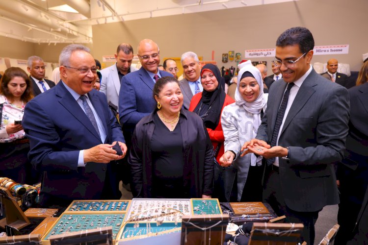 "مرجريت وعطية" يفتتحان معرض ديارنا للحرف اليدوية والتراثية بمكتبةالإسكندرية