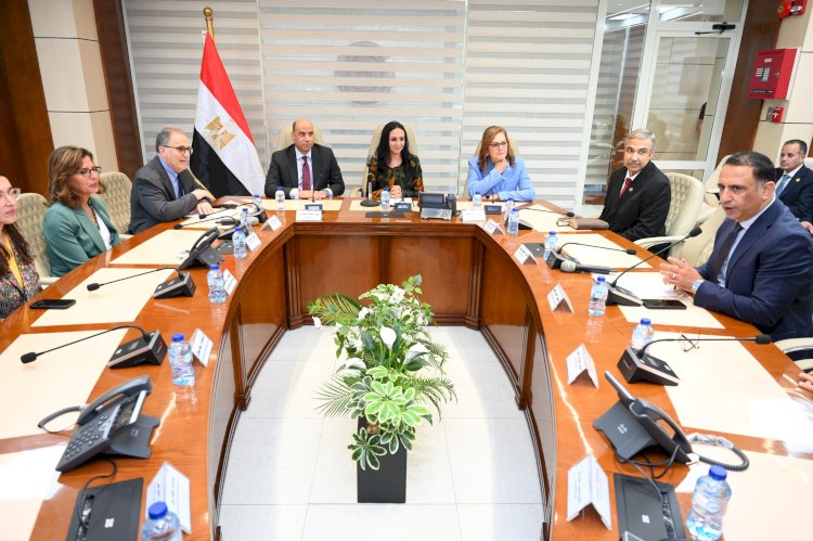 توقيع مذكرة بين ثلاثة وزارات والوطنية للتدريب وصندوق قادرون باختلاف والجامعة الأمريكية لدعم ذوي الاعاقة