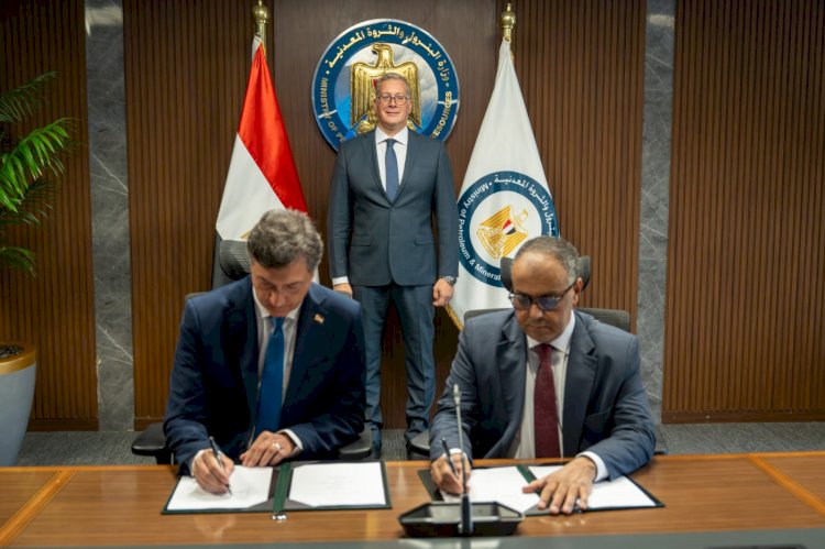 وزير البترول يشهد توقيع اتفاقية مع إنرجي  ومذكرة مبادئ مع إيني