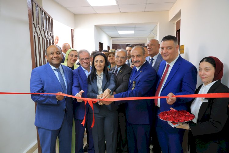 وزيرة التضامن تفتتح مركز تدريب وإنتاج الملابس الجاهزة بمستشفي مدينة نصر التخصصي