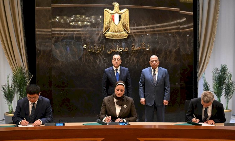 رئيس الوزراء يشهد مراسم توقيع مذكرة تفاهم لإنشاء أول مصنع لتوربينات الرياح