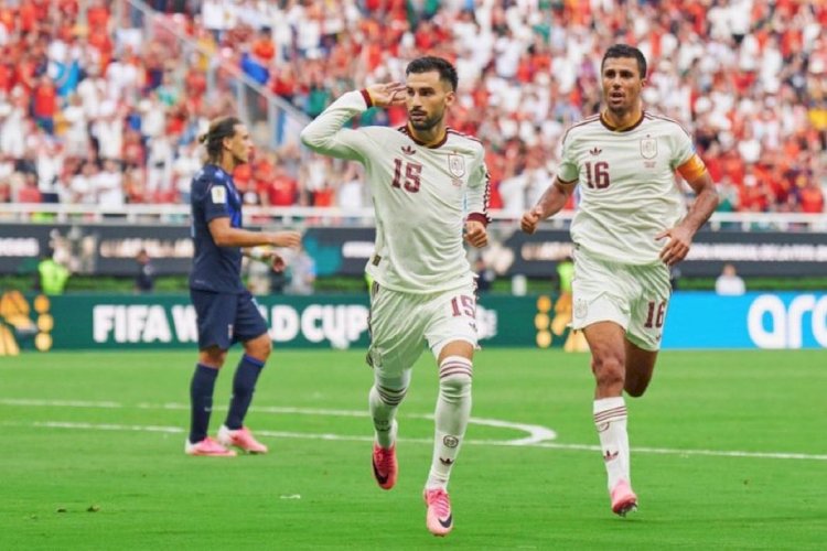 إسبانيا تفوز على أورجواى وتتأهل لدور الـ32 متصدرة مجموعتها