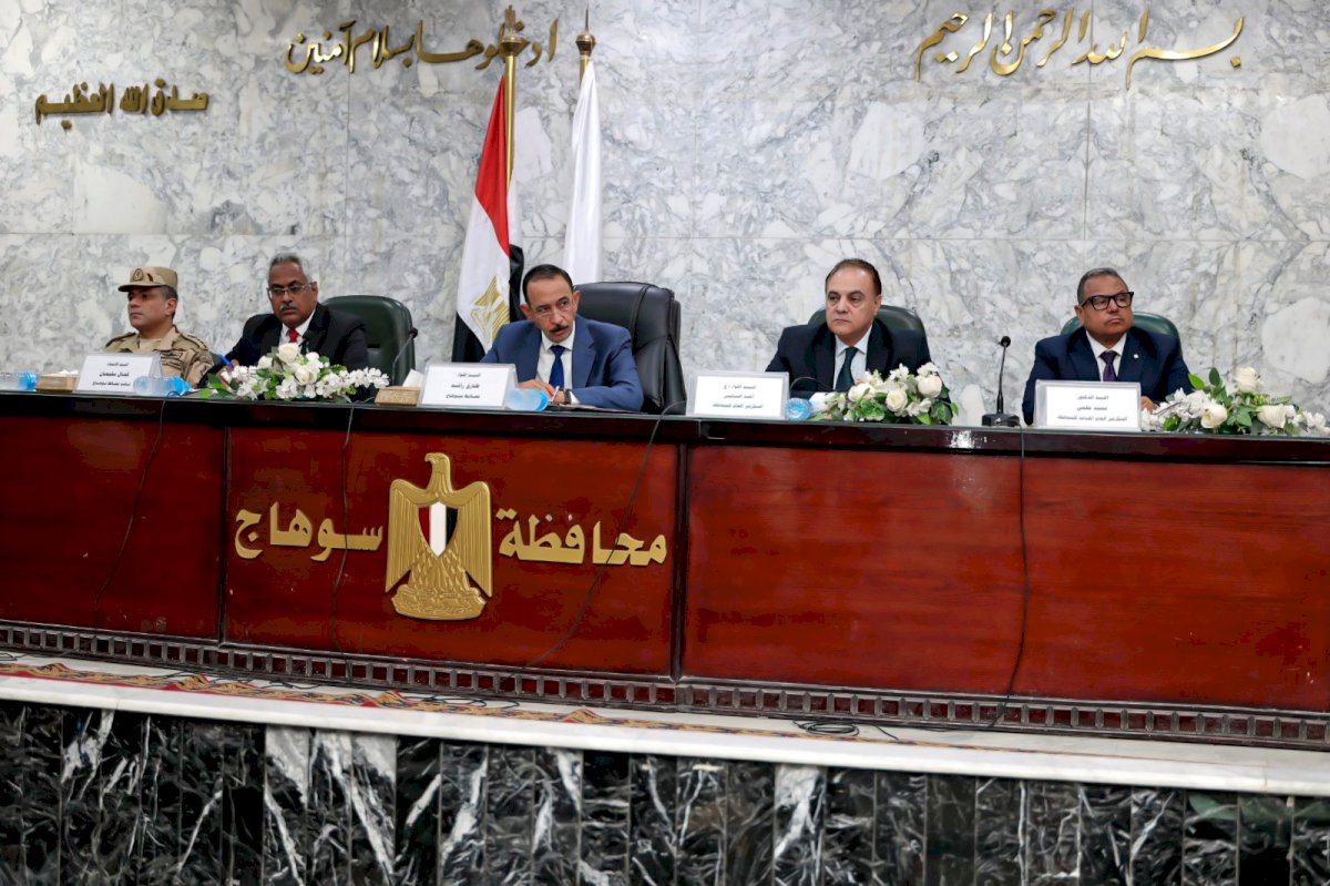 محافظ سوهاج يرأس المجلس التنفيذي .. ويشيد بجهود العاملين بمنظومة ملفات التقنين والتصالح