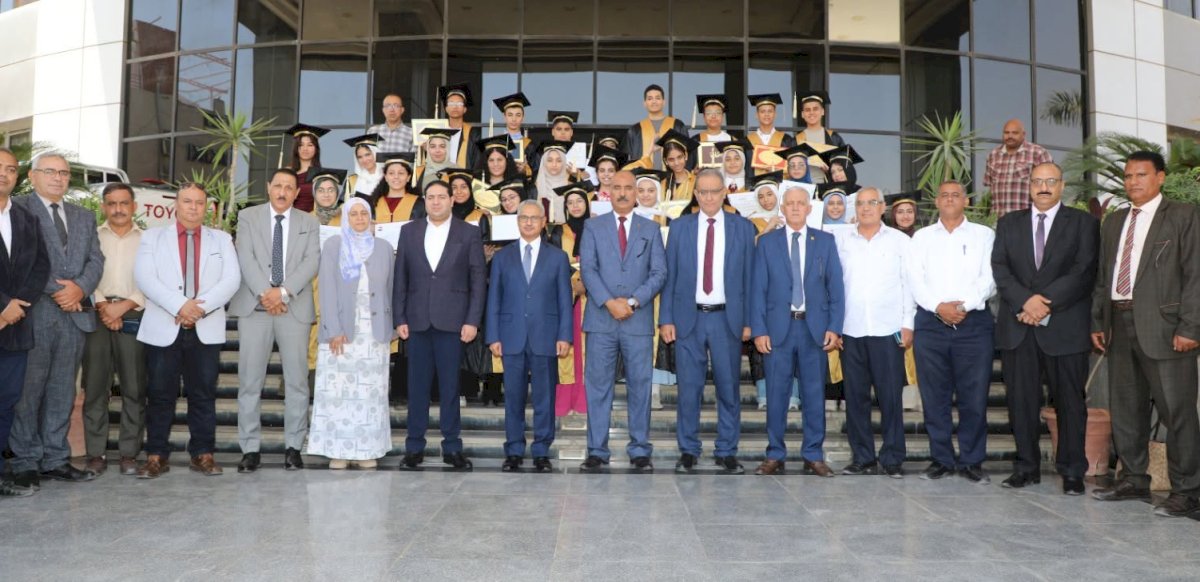 محافظ بني سويف يكرم أوائل الشهادة الإعدادية والدبلومات الفنية