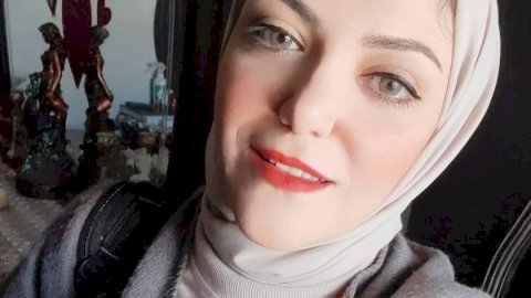 لو حضني كان طايلك.. شعر  منى رؤوف