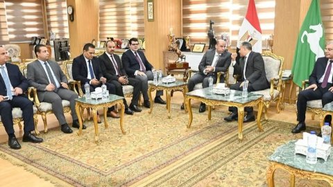 محافظ الشرقية يستقبل وزير العمل لتسليم عقود لذوي الهمم