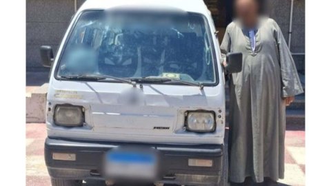 نكشف فيديو قيام سائق بالتعدي على راكب بالسب لخلافهما علي الأجرة بالجيزة