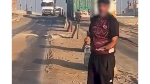 نكشف فيديو سرقة قطع حديدية من أعلى كوبرى بدمياط