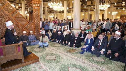 الازهري وصابر والشريف يفتتحون مسجد الإمام الحسين عقب تجديد الفرش