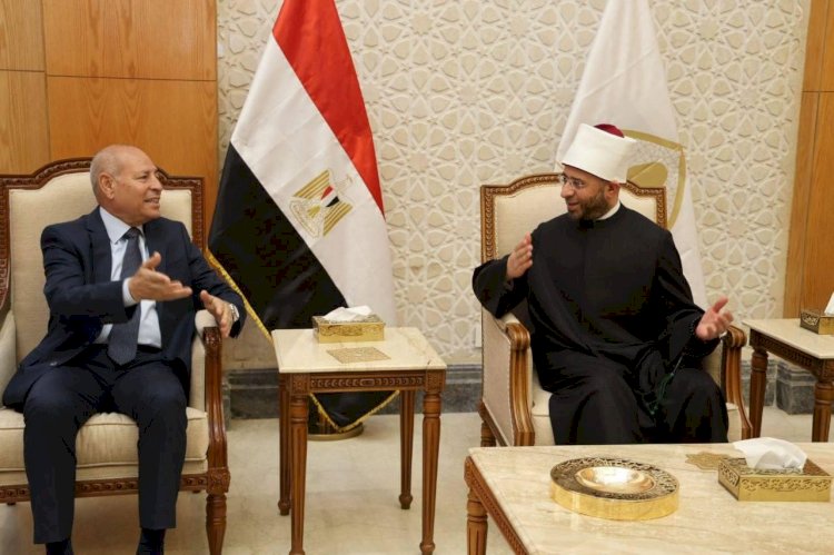 وزير الاوقاف  يؤدي صلاة الجمعة بمسجد مصر الكبير بالعاصمة الجديدة