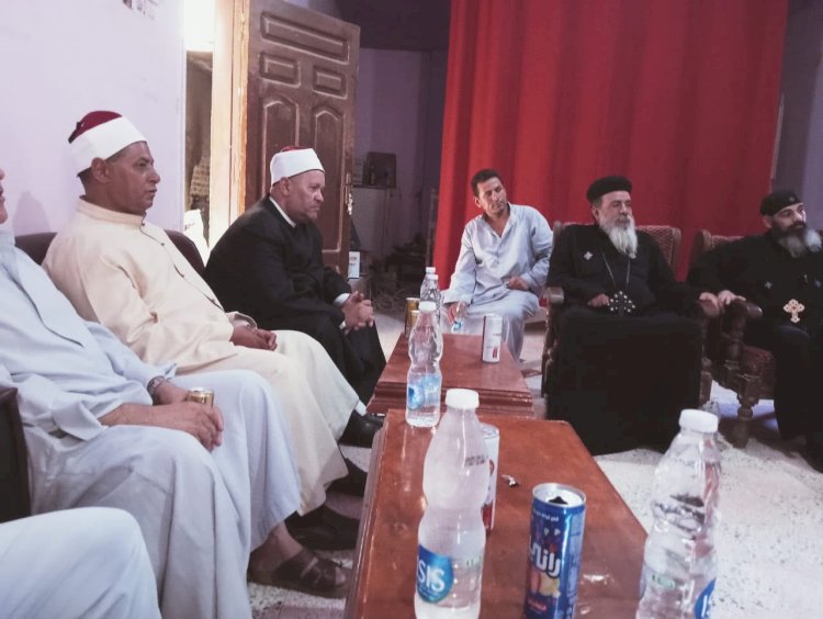 وفد من أوقاف المنيا يطمئن على أشقائنا بكنيسة الملاك ميخائيل بحلوة عقب الحريق