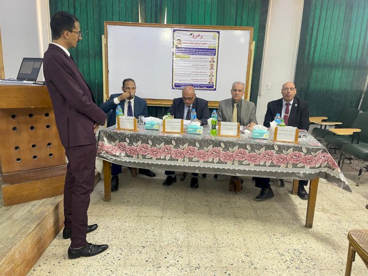 رئيس جامعة أسوان يشهد مناقشة رسالة دكتوراه بجامعة اسيوط