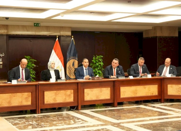 د. إسلام عزام يرأس لقاءً تشاوريًا لبحث توثيق التعاون مع البورصة والضرائب