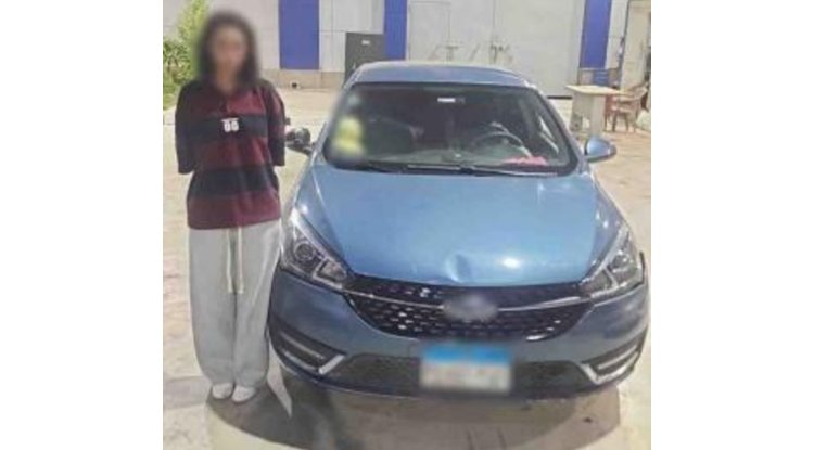 التحفظ علي سيارة ربة منزل لقيامها باصابة طالبتين بالجيزة