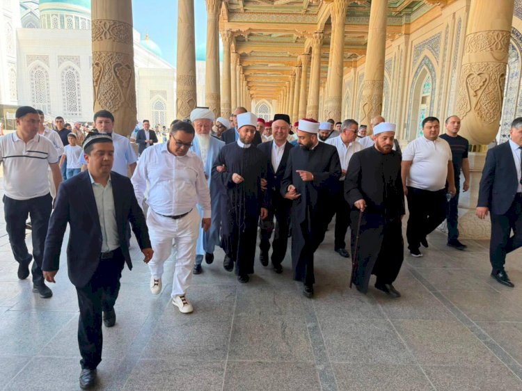 وزير الأوقاف يختتم زيارة أوزبكستان بحضور مراسم البيان الختامي للمؤتمر في سمرقند