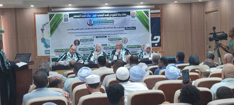 رئيس جامعة أسوان يشهد مناقشة رسالة دكتوراه للباحث سعدون نصر الدين