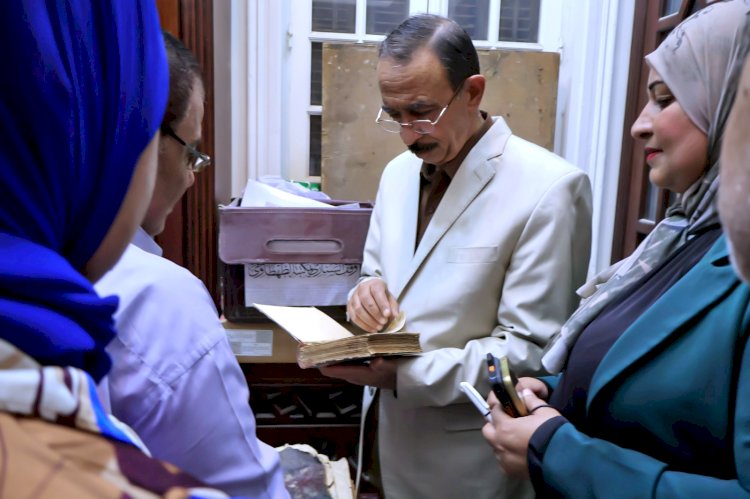 "راشد" يتفقد مكتبة رفاعة الطهطاوي بمجلس مدينة سوهاج