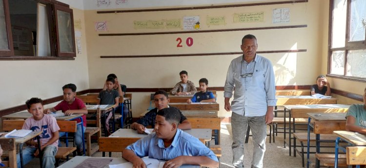 عبد الواحد يتابع  امتحانات الدور الثاني لصفوف النقل بأبوتشت