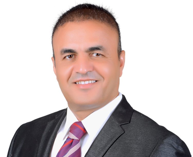 بين الشعر والرسالة التربوية.. كيف خاطب د. مختار عبد الخالق طلاب الغش بالسماعات؟