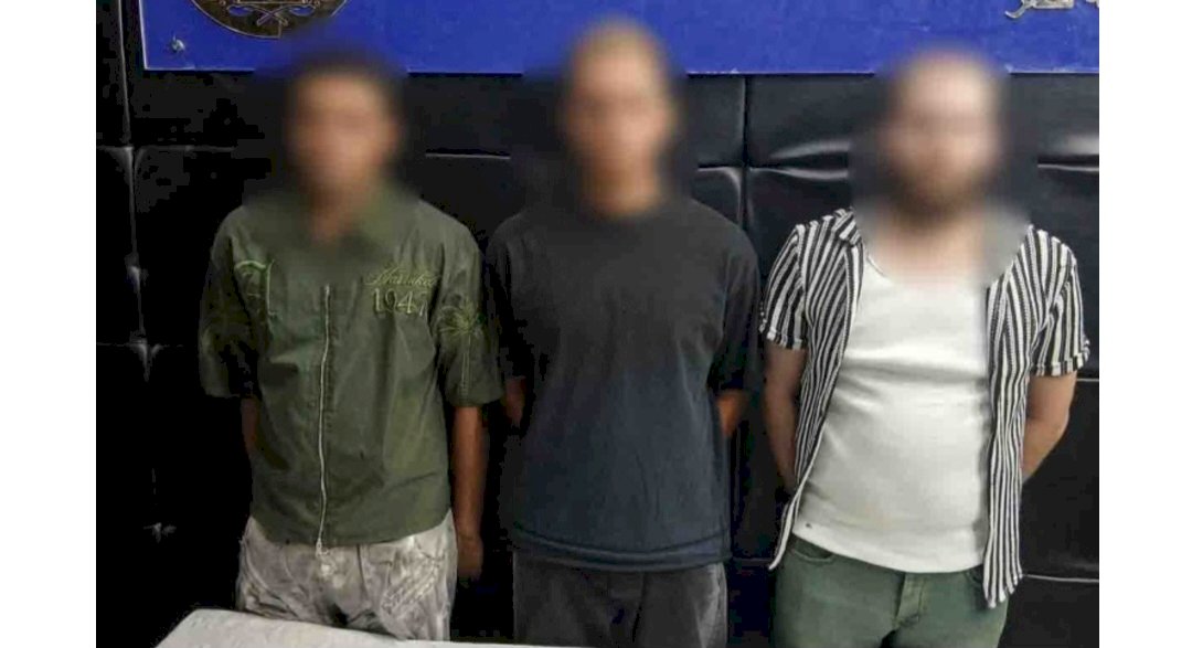 ننشر حقيقة فيديو قيام طالب وعاطل بالتعدى بالضرب علي سائق دراجةبالقاهرة