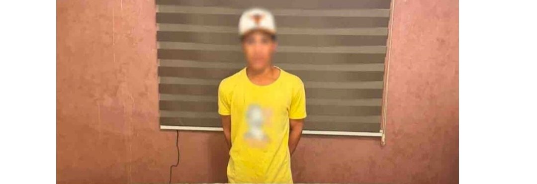 حقيقة فيديو قيام عاطل بالسير ممسكا سلاح ابيض باحد الشوارع باسوان