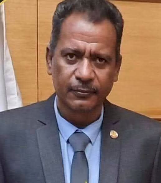 جسرٌ بين الإبداع والمتلقي للشاعر سيد عبدالمريد محمد