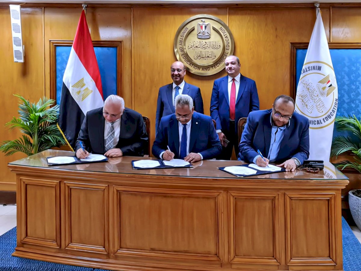 محافظ سوهاج يعلن تشغيل مدرسة مياه الشرب والصرف الصحي  بمجموع 260 درجة  بحي الكوثر