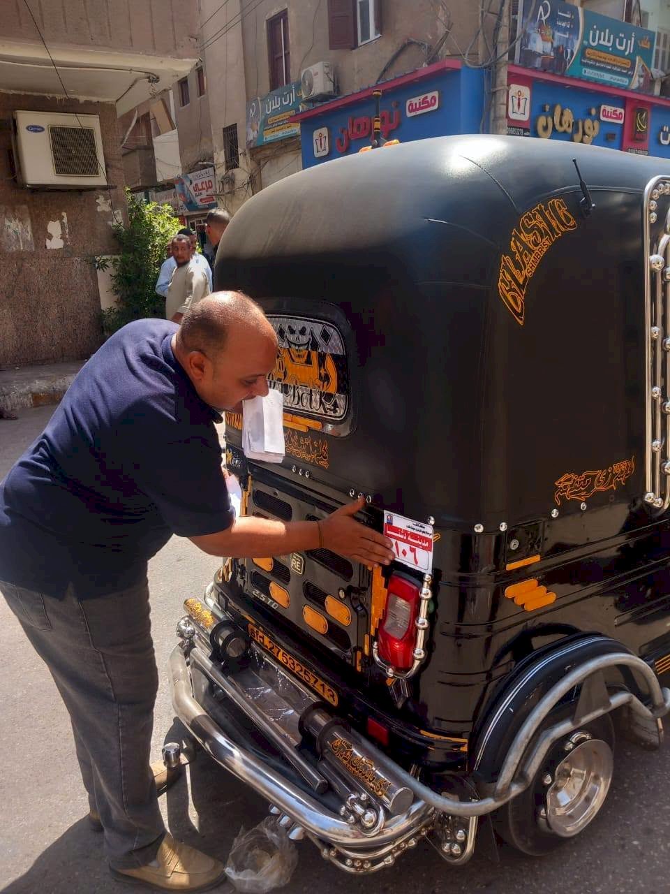 قنا : ضبط وتقنين 893 مركبة توك توك لتنظيم الحركة بالقرى والنجوع
