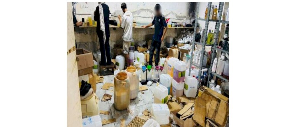 القبض علي القائمين على مصنع لإنتاج عطور "مجهولة المصدر" بالقاهرة